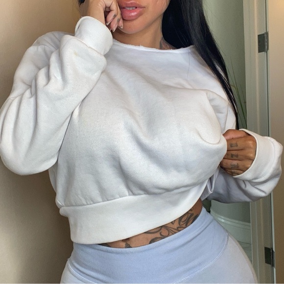 Sweaters - White Long Sleeve Crop Top